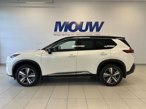 Used 2021 Nissan Rogue SL image 1