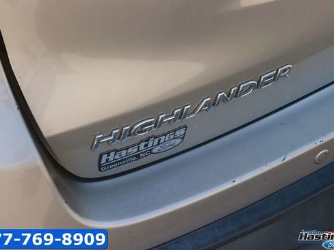 Used 2015 Toyota Highlander Limited w/ Driver Technology Package image 9