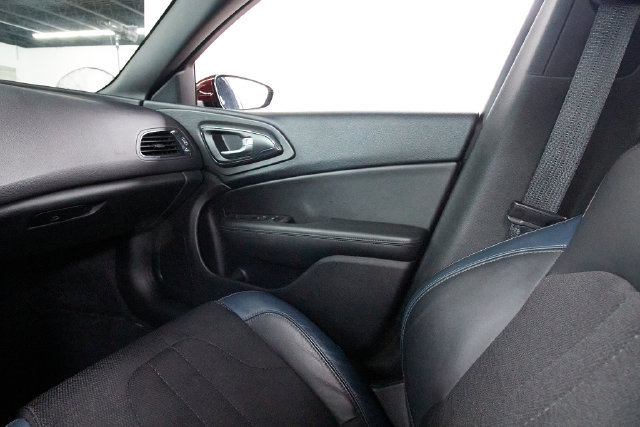 Used 2016 Chrysler 200 S w/ Comfort Group AWD/4WD image 7