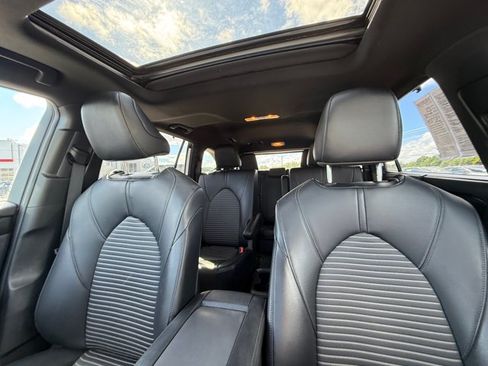 Used 2022 Toyota Highlander XSE AWD/4WD image 16
