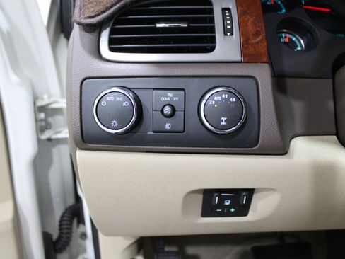 Used 2011 Chevrolet Suburban LTZ image 8