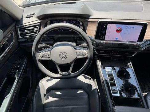 Certified 2024 Volkswagen Atlas SEL AWD/4WD image 17
