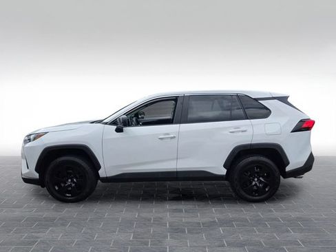 Used 2024 Toyota RAV4 LE AWD/4WD image 4