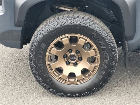 Used 2024 Toyota Tacoma Trailhunter image 11