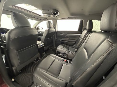 Used 2015 Toyota Highlander XLE image 34