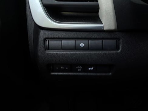 Used 2025 Nissan Rogue SV FWD image 22