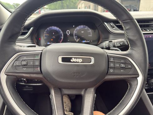 Used 2021 Jeep Grand Cherokee L Limited AWD/4WD image 19