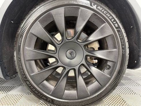 Used 2021 Tesla Model Y Long Range AWD/4WD image 36