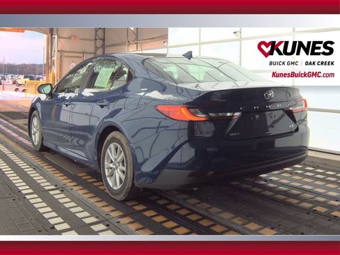 Used 2025 Toyota Camry SE image 8