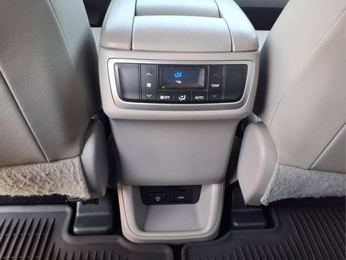 Used 2014 Toyota Highlander Limited w/ Driver Technology Package AWD/4WD image 33