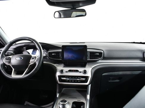 Used 2023 Ford Explorer XLT w/ Equipment Group 202A image 7