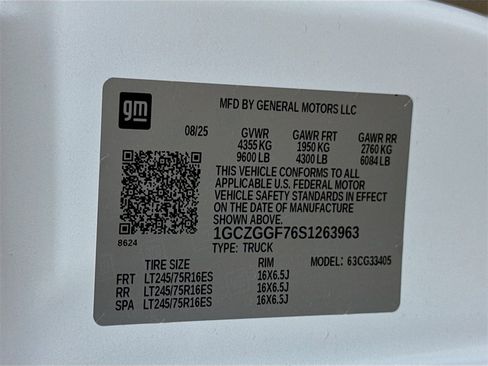 New 2025 Chevrolet Express 3500 w/ Driver Convenience Package image 18