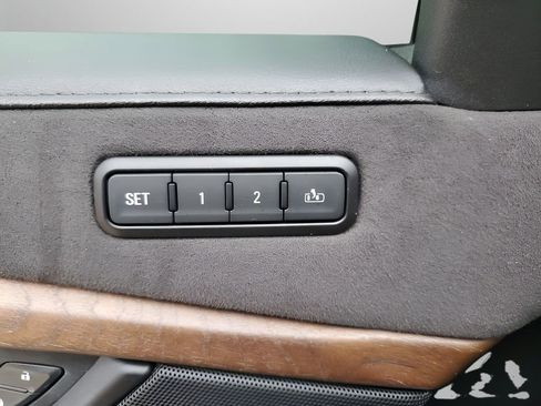 Used 2018 Cadillac Escalade Luxury image 30