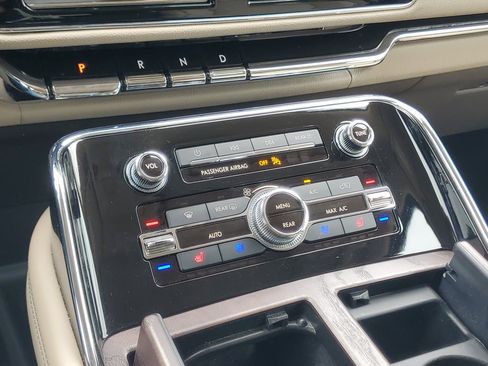 Certified 2023 Lincoln Navigator Reserve AWD/4WD image 18