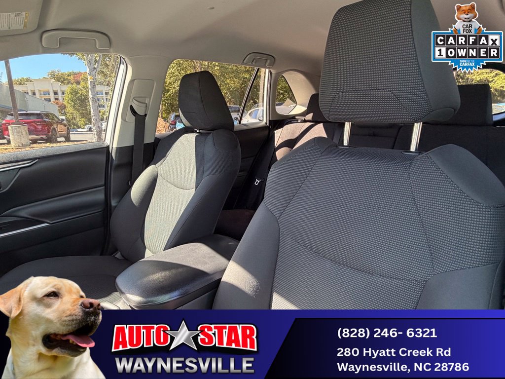 Used 2019 Toyota RAV4 LE FWD image 9