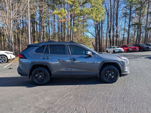 Used 2022 Toyota RAV4 XLE image 4