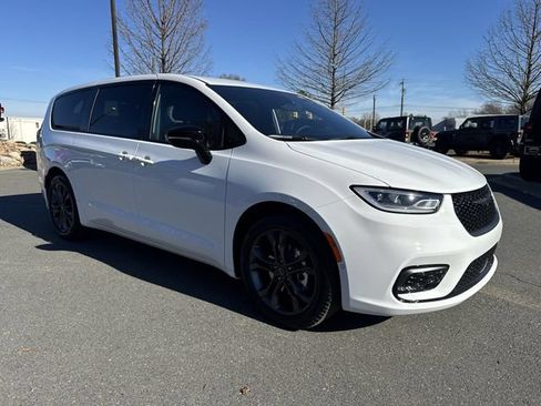 New 2026 Chrysler Pacifica Select FWD image 14