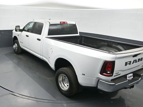New 2026 RAM 3500 Big Horn AWD/4WD image 32
