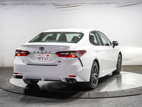Certified 2022 Toyota Camry SE FWD image 5