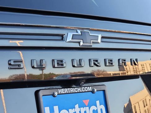 Used 2021 Chevrolet Suburban RST w/ Luxury Package image 27