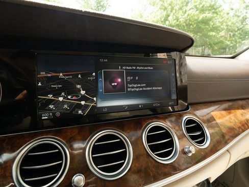Used 2017 Mercedes-Benz E 300 image 40