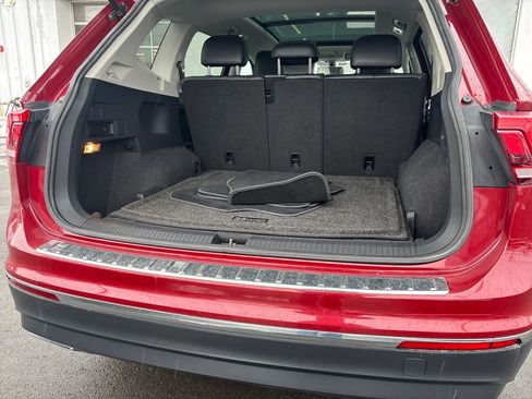 Used 2018 Volkswagen Tiguan SE w/ Panoramic Sunroof Package image 15