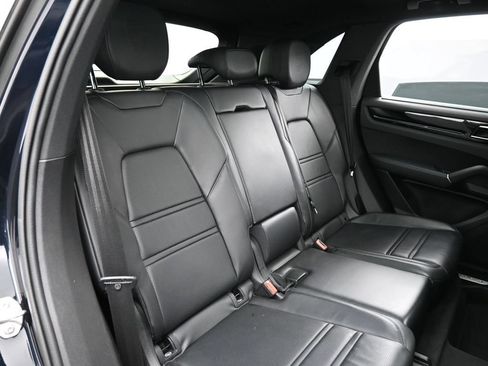 Certified 2022 Porsche Cayenne AWD/4WD image 27
