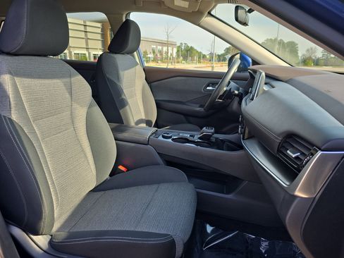 Used 2022 Nissan Rogue SV image 10