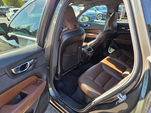 Used 2022 Volvo XC60 B5 Momentum w/ Advanced Package AWD/4WD image 15