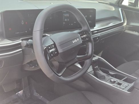 Certified 2026 Kia Sorento LX FWD image 16