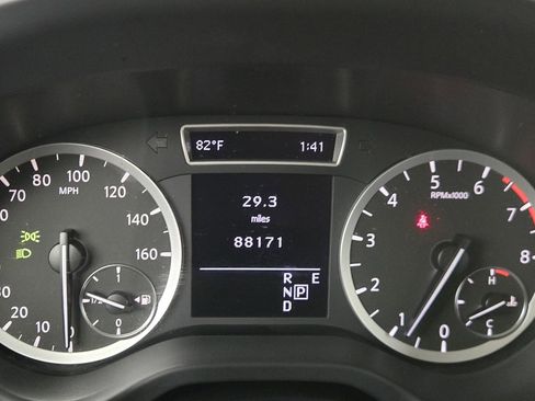 Used 2018 INFINITI QX30 AWD image 11