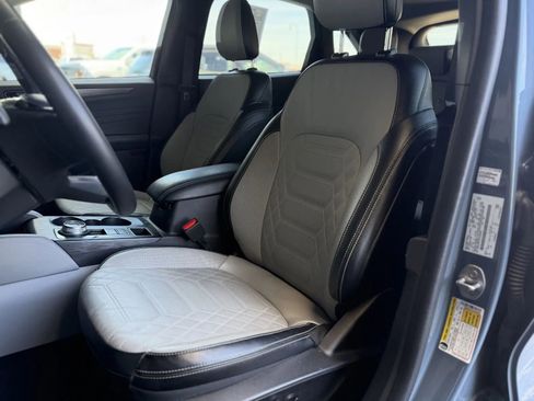 Used 2023 Ford Escape SE w/ PHEV Premium Package image 17