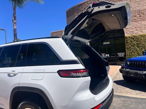 Used 2022 Jeep Grand Cherokee Limited 4xe AWD/4WD image 13