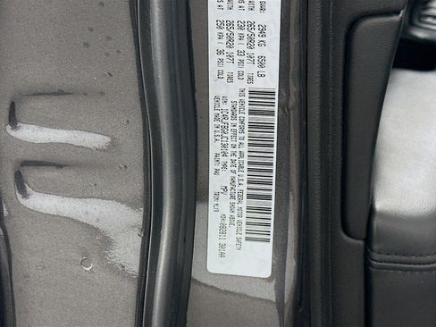 Used 2018 Jeep Grand Cherokee Limited image 12