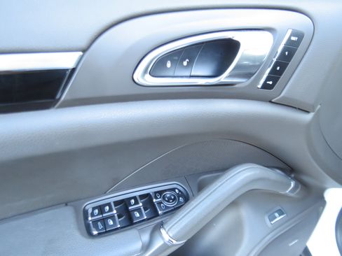 Used 2017 Porsche Cayenne S Platinum w/ Premium Package (PJW) image 18