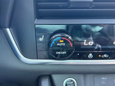 Used 2023 Nissan Rogue SV w/ SV Premium B Package image 27