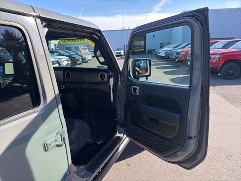 Used 2023 Jeep Wrangler Unlimited w/ Cold Weather Group image 18