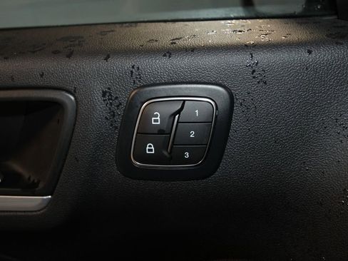 Used 2025 Ford Escape Platinum w/ Premium Technology Package image 9