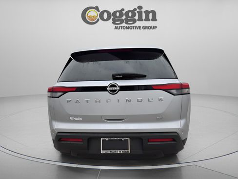 Used 2024 Nissan Pathfinder SV image 3