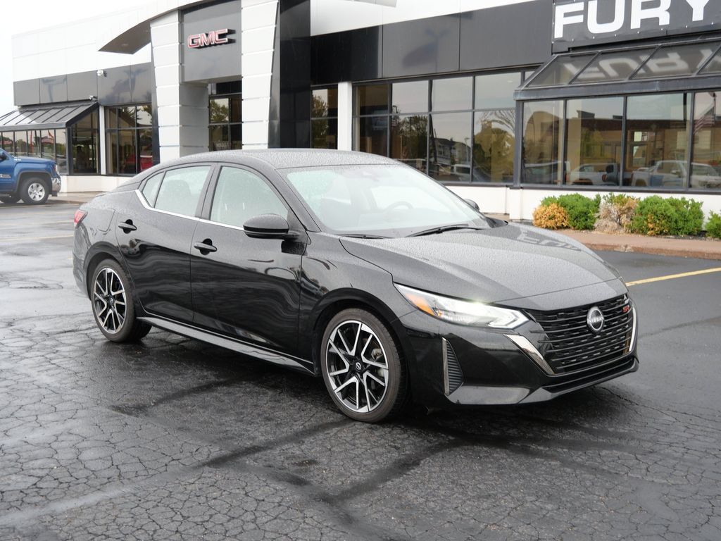 Used 2025 Nissan Sentra SR FWD image 3