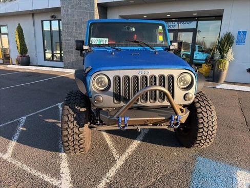 Used 2014 Jeep Wrangler Unlimited Sport image 2