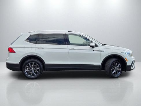 Used 2023 Volkswagen Tiguan SE AWD/4WD image 3