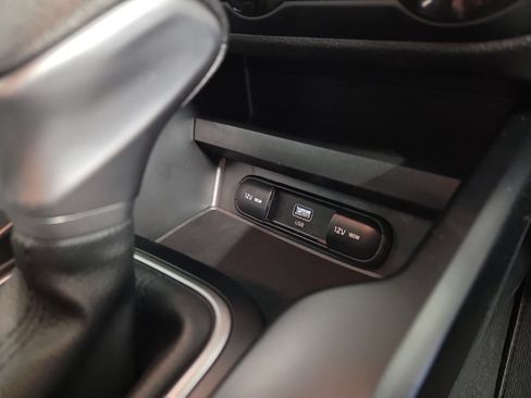 Used 2025 Kia Soul LX w/ LX Technology Package FWD image 18