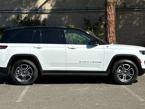 New 2023 Jeep Grand Cherokee Trailhawk w/ Advanced Protech Group II image 2