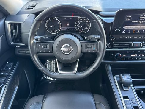 Certified 2023 Nissan Pathfinder SL FWD image 16
