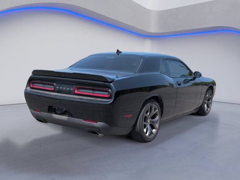 Used 2015 Dodge Challenger SXT w/ Driver Convenience Group RWD image 3