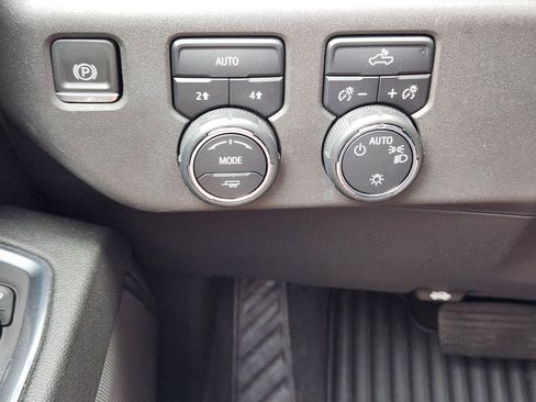 Used 2023 Chevrolet Silverado 1500 LT image 18