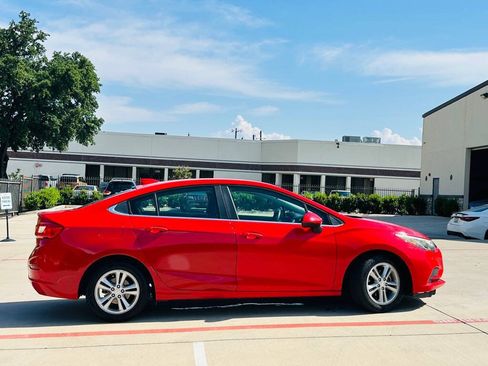 Used 2017 Chevrolet Cruze LT w/ Convenience Package FWD image 12