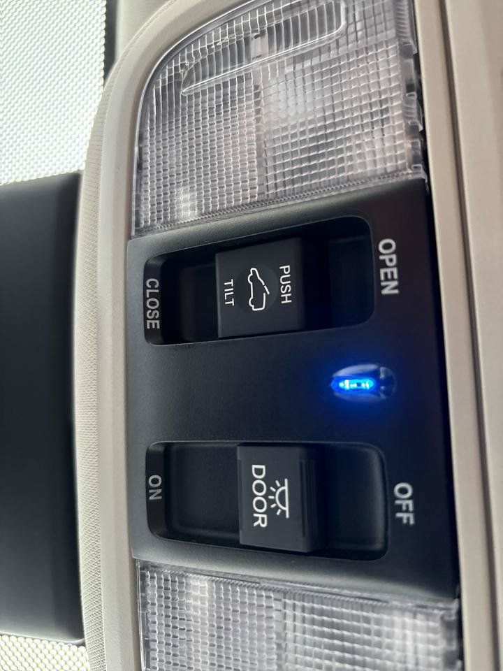 Used 2025 Honda Odyssey EX-L image 23