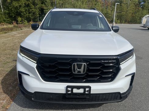 Used 2025 Honda Pilot Black Edition image 2